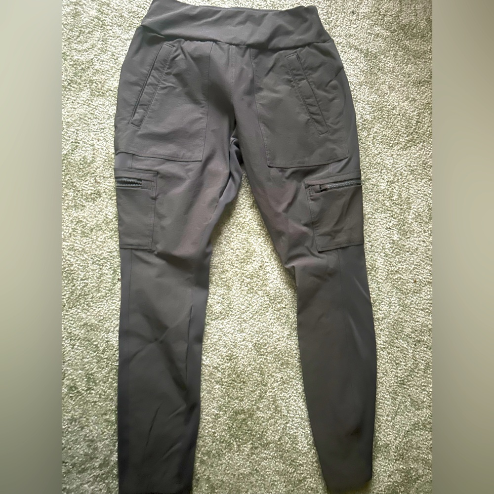 Athleta Hybrid Cargo Pant Size 4 Petite